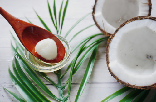 Using Coconut Oil to Treat Dandruff Naturally